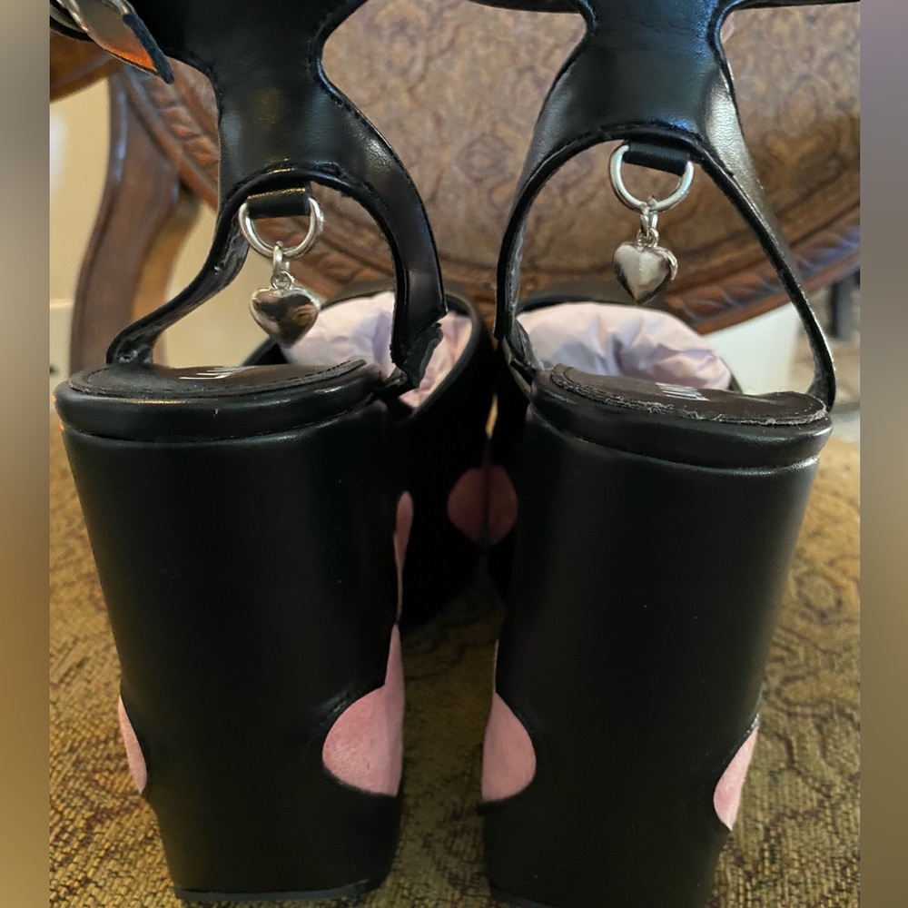 Dolls Kill Lamoda Future Stranger Pink Felt Heart Chunky Platform Heels - Picture 5 of 8